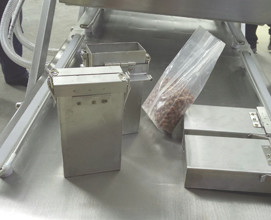 Потребление Полная стальная двойная вакуумная камерная упаковочная машина для продуктовых магазинов